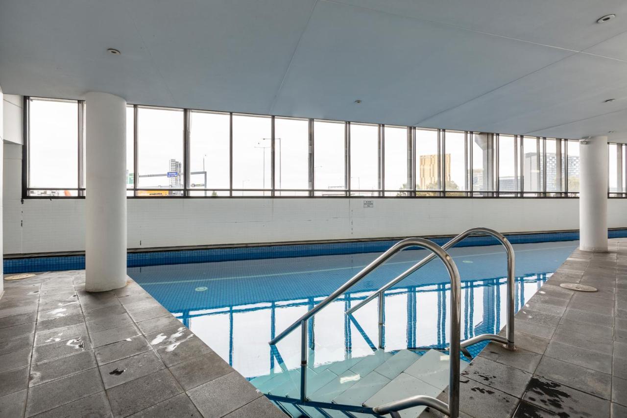 ☆Of Southbank☆Light Filled Apartment☆Huge Private Terrace With City Views☆Parking☆Pool☆Gym☆Wifi Melbourne Exteriör bild
